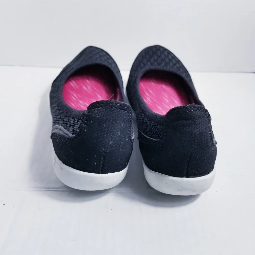 ATHLETIC WORKS SLIP ON BLACK AND WHITE SHOES SIZE 6.5